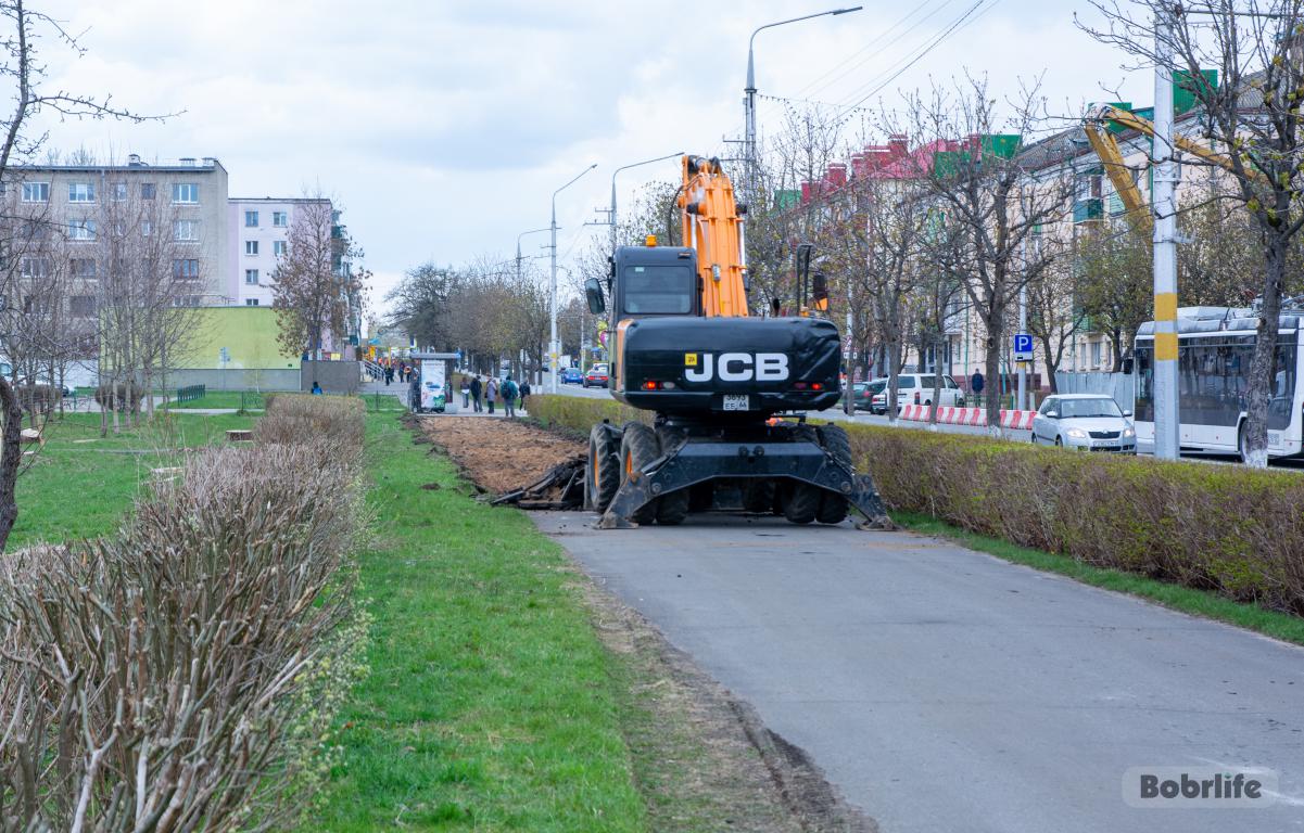 Не отставая от плана. В Бобруйске продолжаются дорожные работы