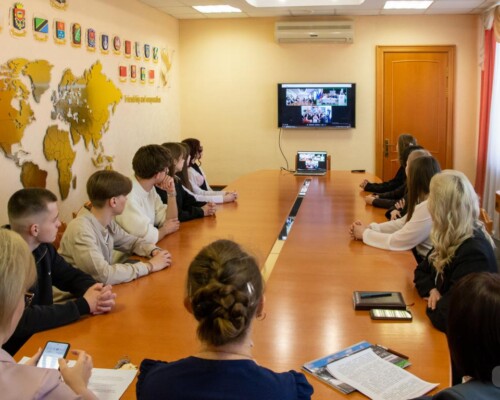 Три десятилетия мира, дружбы и сотрудничества. В Бобруйском горисполкоме состоялся телемост, посвященный Дню единения народов Беларуси и России
