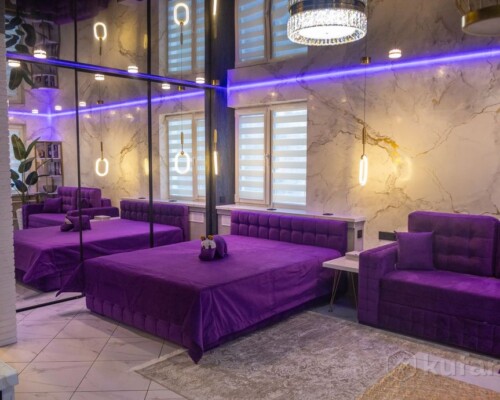 В зеркальном лабиринте. В Бобруйске продается квартира, где можно потеряться в отражениях