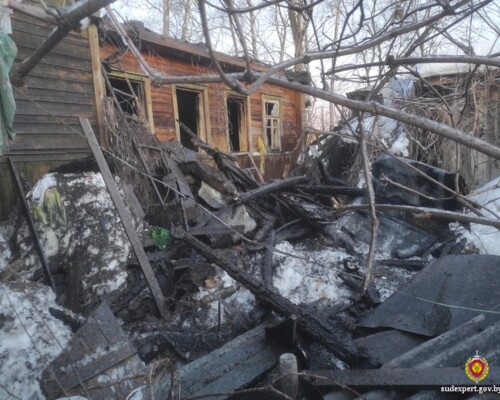 Размораживали пластиковые трубы газовой горелкой  и батарею паяльной лампой…