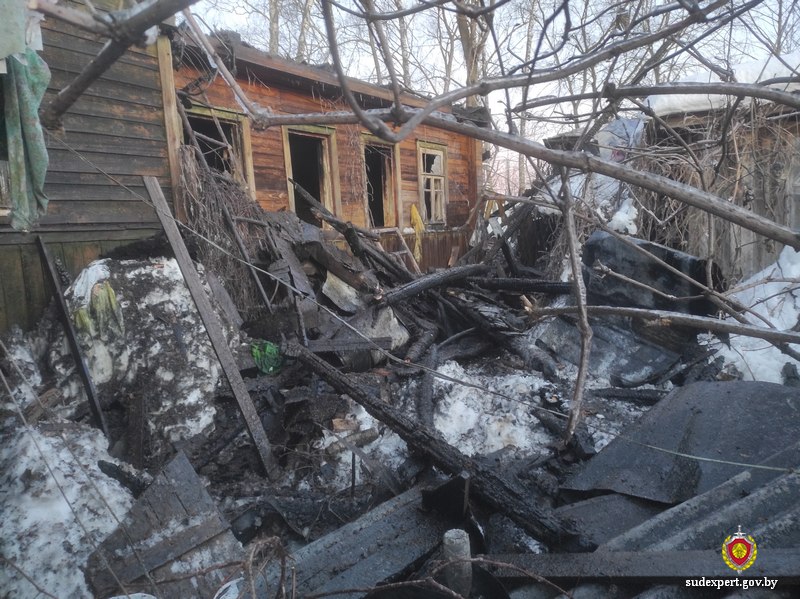 Размораживали пластиковые трубы газовой горелкой  и батарею паяльной лампой…