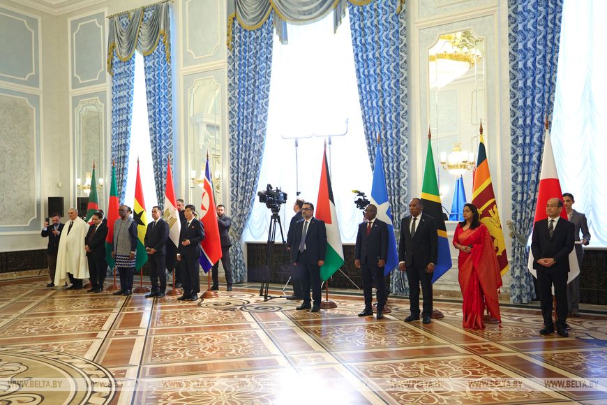 Александр Лукашенко принял верительные грамоты послов 10 государств