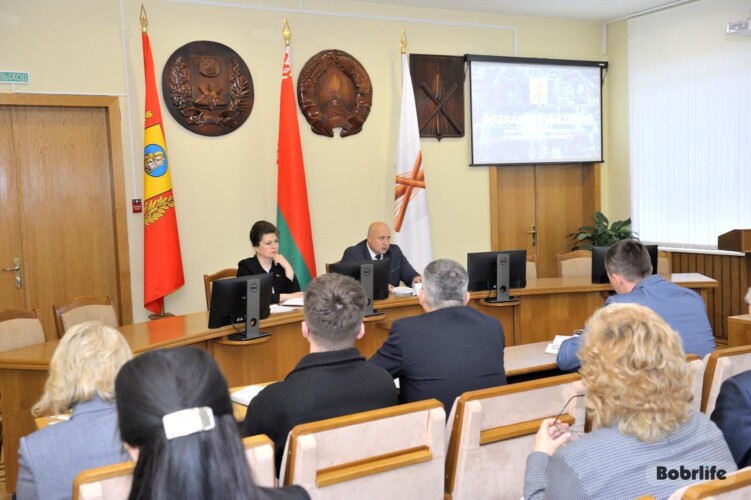 Подготовка к праздникам, пожарная безопасность и благоустройство. В Бобруйском горисполкоме прошло оперативное совещание