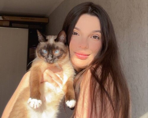 Бобруйчанка Яна и ее сиамец Мурзик: кот с нелегким характером