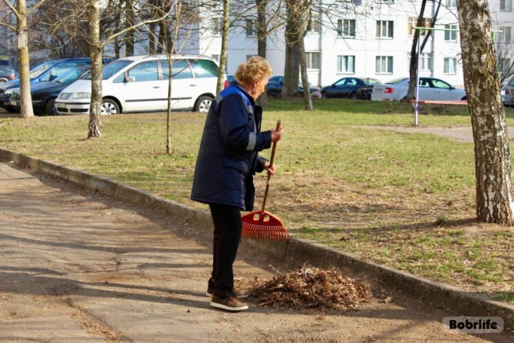 В Бобруйске продолжается марафон чистоты. Лоск наводят в каждом уголке: от центральных магистралей до спальных районов