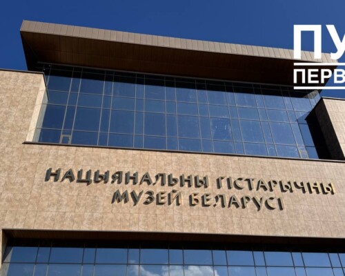 Александр Лукашенко работает на субботнике на площадке Национального исторического музея