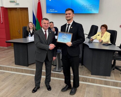 В Могилеве завершился V международный молодежный форум «Что ты сделал для Родины?» Сертификат вручен представителю «Бобруйск Медиа»