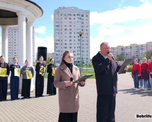 Не гаснет памяти свеча… В Молодежном парке Бобруйска прошел флешмоб, приуроченный к 40-летию со дня аварии на ЧАЭС