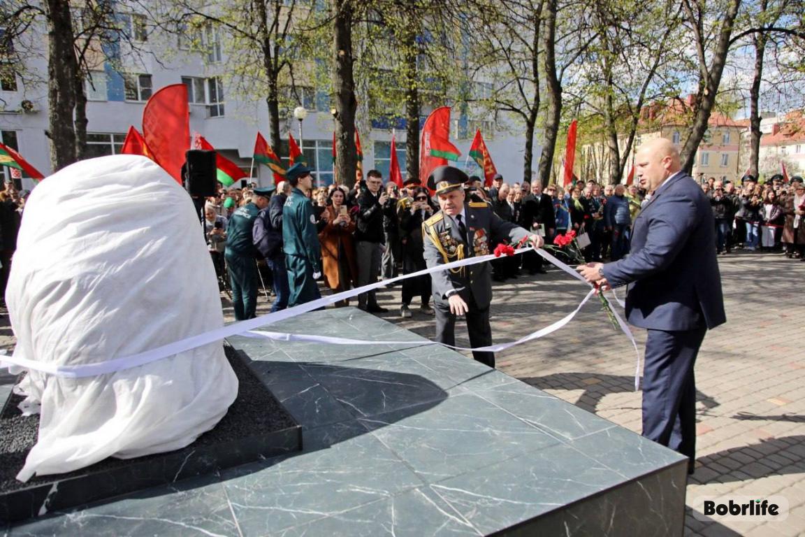 Память, судьбы, героизм. В Бобруйске торжественно открыли памятный знак к 40-летию аварии на Чернобыльской АЭС