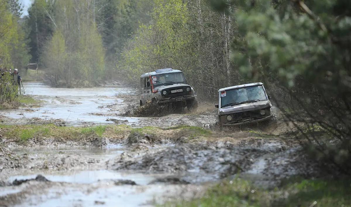 Испытание на выносливость! Мощно и громко в Бобруйском районе прошло первенство по джип-спринту «Дорогами Победы»