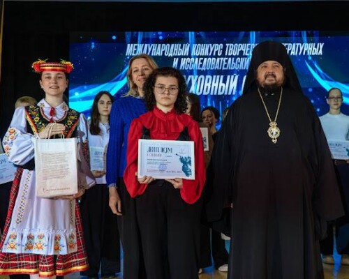 Несут «Духовный свет». Бобруйские школьницы стали призерами международного конкурса