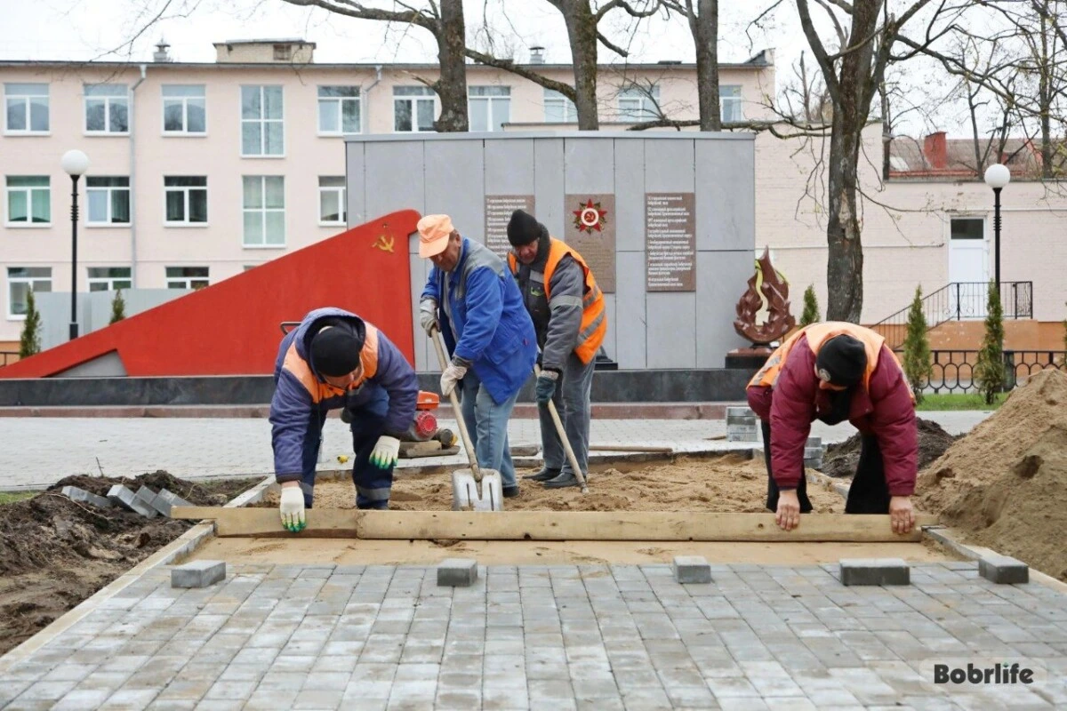 Благоустройство продолжается. Вместо «уставшего» асфальта современная плитка