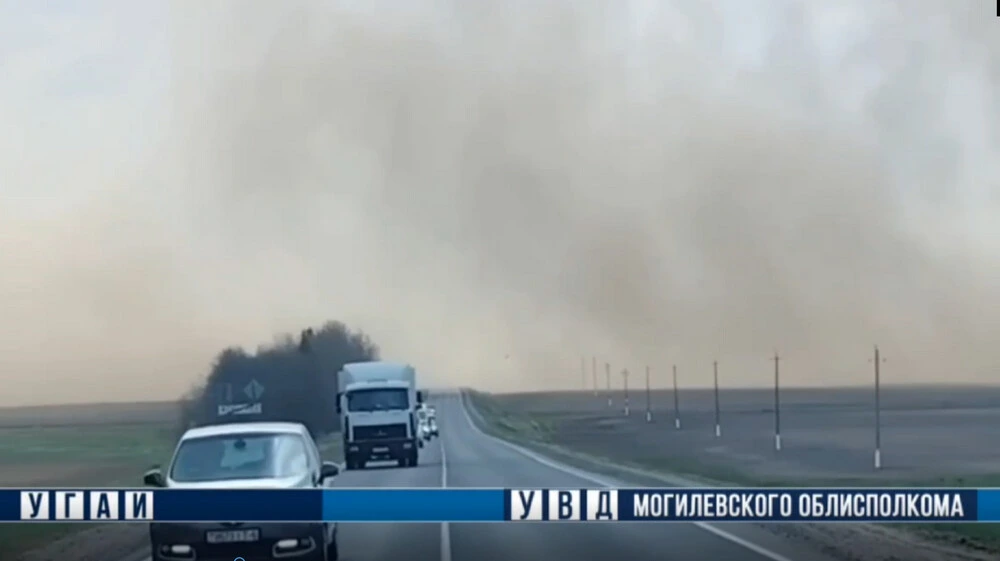 На трассе между Бобруйском и деревней Ясный лес образовалось пылевое облако: столкнулись 5 машин