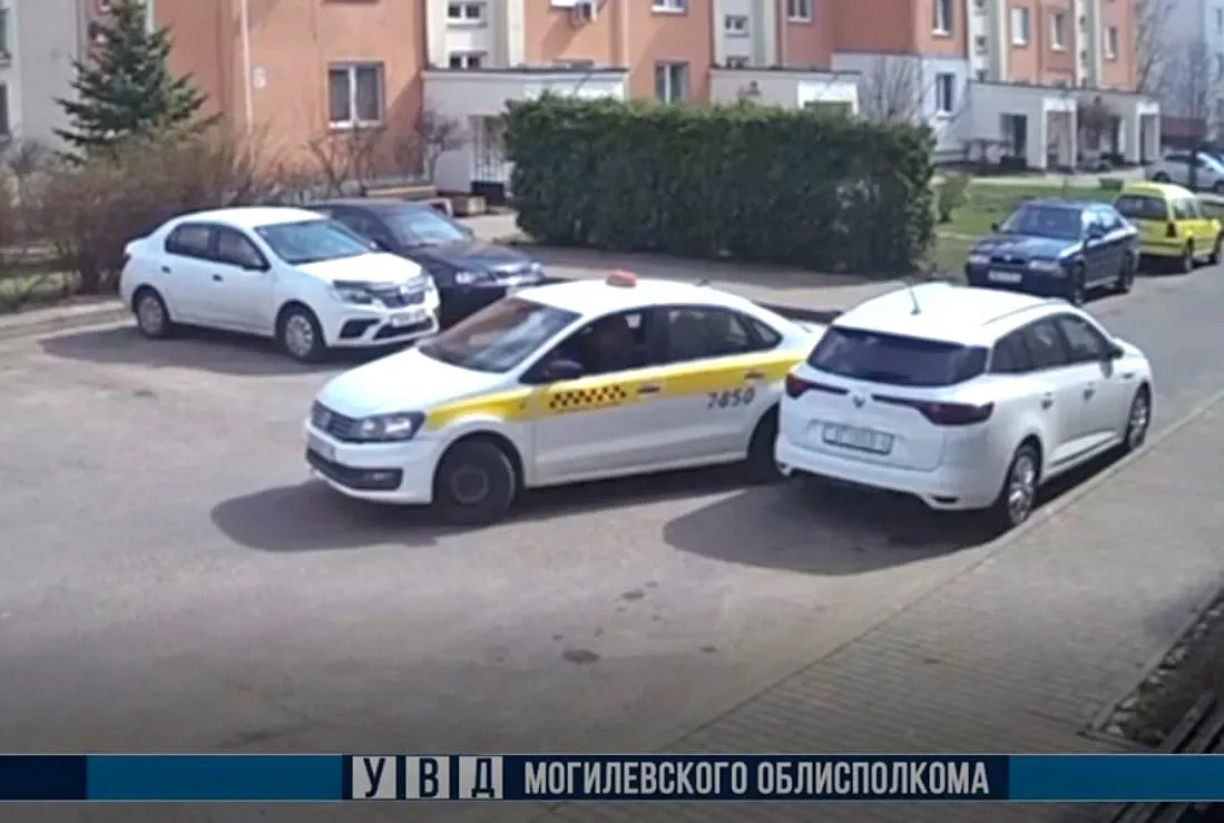 Зацепил и уехал. Бобруйский таксист привлечен к ответственности
