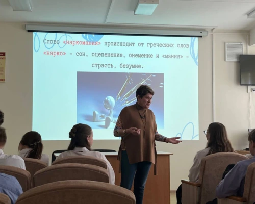 Подросткам Бобруйска напомнили о смертельной опасности наркотиков. Честный диалог показал: зависимость разрушает будущее