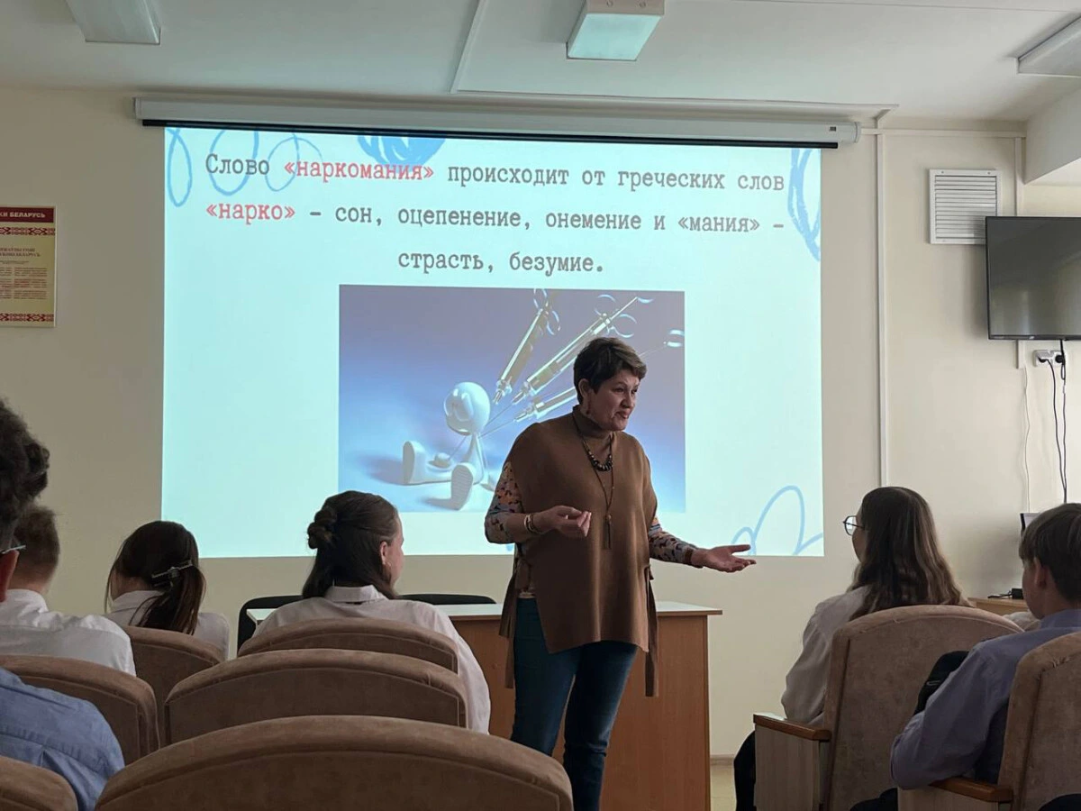 Подросткам Бобруйска напомнили о смертельной опасности наркотиков. Честный диалог показал: зависимость разрушает будущее