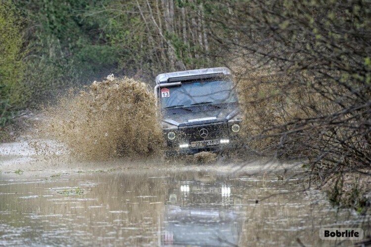 Адреналин и скорость. Джип-спринт в Бобруйске собрал сотни зрителей