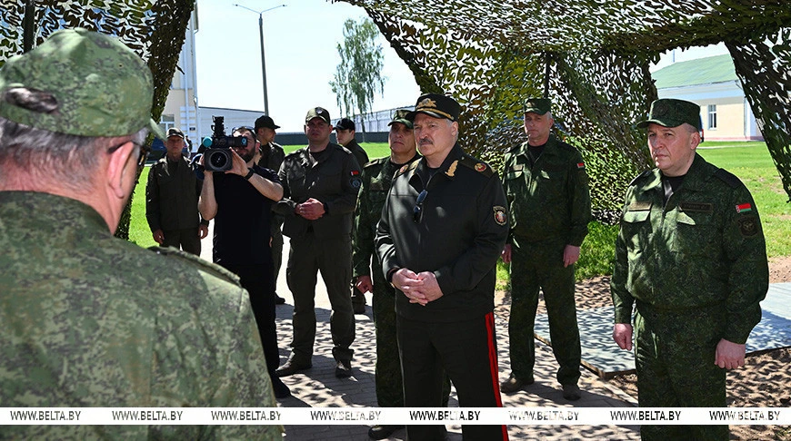 Военная тематика в центре внимания. Александр Лукашенко приехал к ракетчикам в Осиповичский район