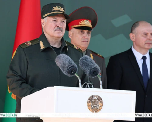 Задача — уйти от военной муштры: Александр Лукашенко выступил на церемонии приведения к военной присяге