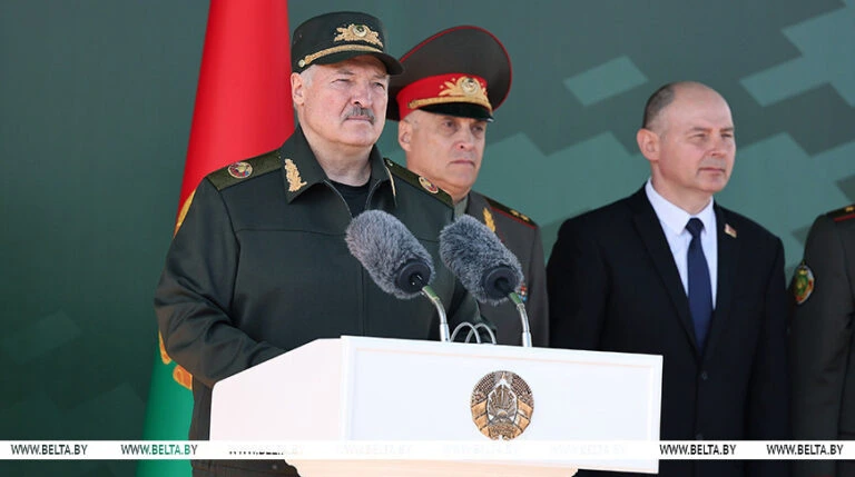 Задача — уйти от военной муштры: Александр Лукашенко выступил на церемонии приведения к военной присяге