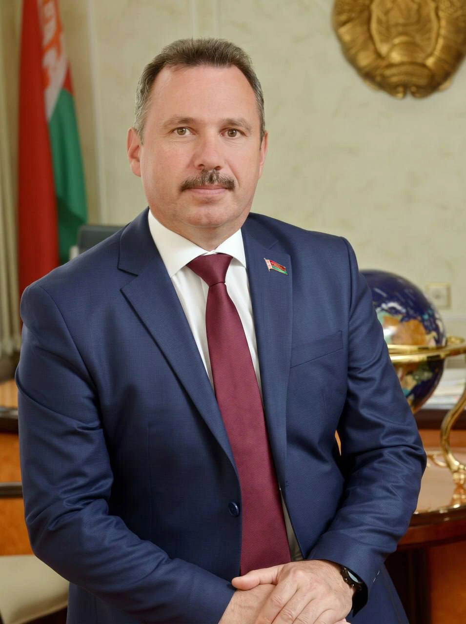 Виктор Ананич поздравил бобруйчан с Днем Государственного герба и Государственного флага Республики Беларусь