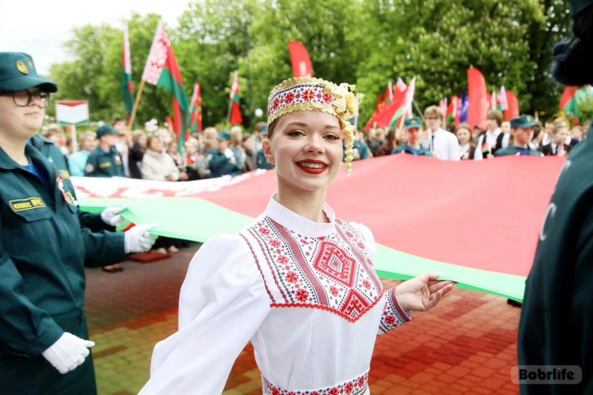 В государственных символах – единство народа: в Бобруйске состоялось торжественное мероприятие, приуроченное ко Дню Государственного флага, Государственного герба и Государственного гимна
