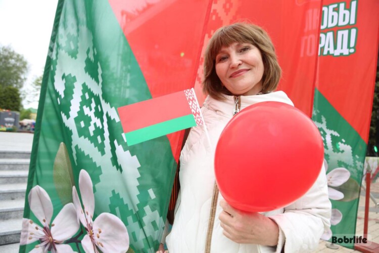 Прэзiдэнт павiншаваў суайчыннiкаў з Днём Дзяржаўнага сцяга, Дзяржаўнага герба і Дзяржаўнага гімна Беларусi