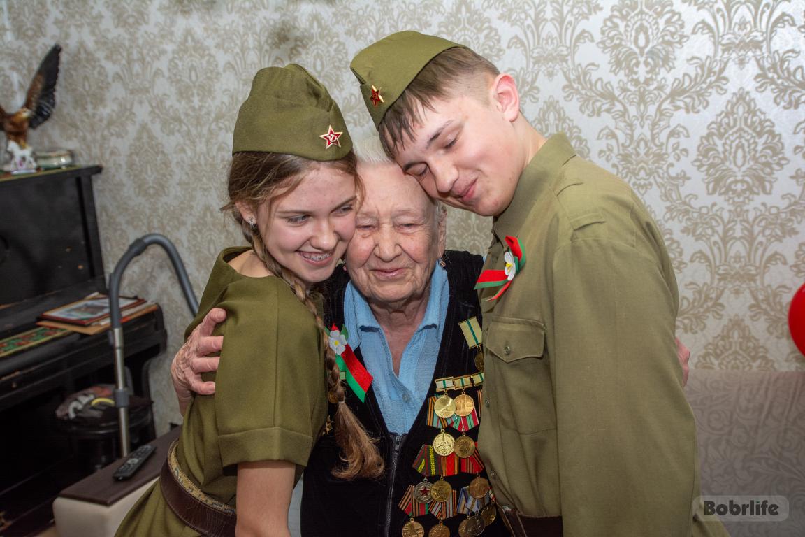 Никто не забыт. В Бобруйске поздравляют ветеранов в преддверии праздника