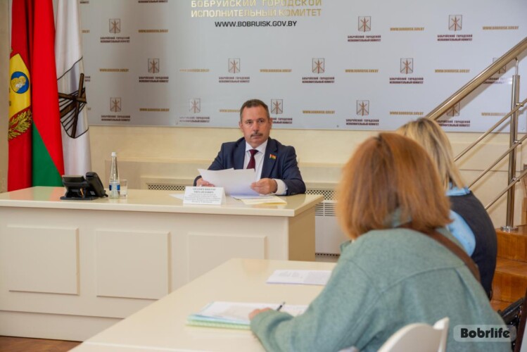 Услышать каждого. Сенатор Виктор Ананич провел личный прием граждан в Бобруйске