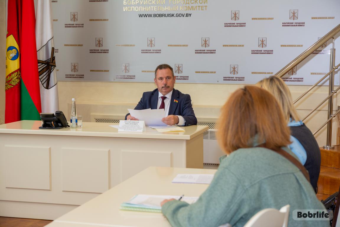 Услышать каждого. Сенатор Виктор Ананич провел личный прием граждан в Бобруйске