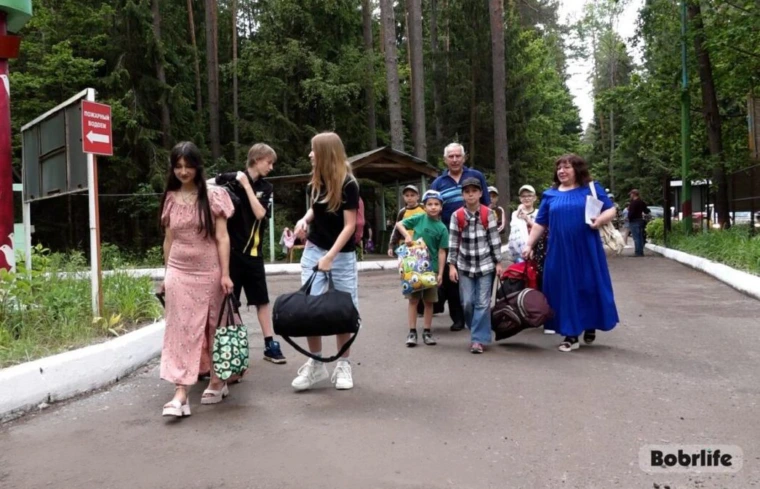 С друзьями и вожатыми. В Бобруйске идет подготовка к летней оздоровительной кампании
