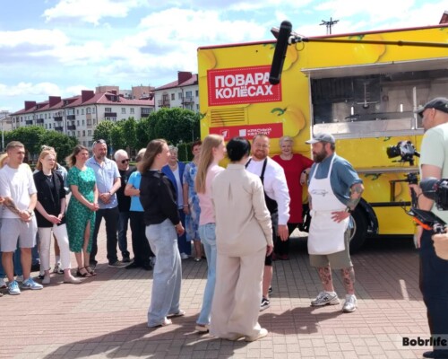 «Вкуснее, чем во Франции». Бобруйчане отведали блюда высокой кухни во время съемок финала телешоу «Повара на колесах»