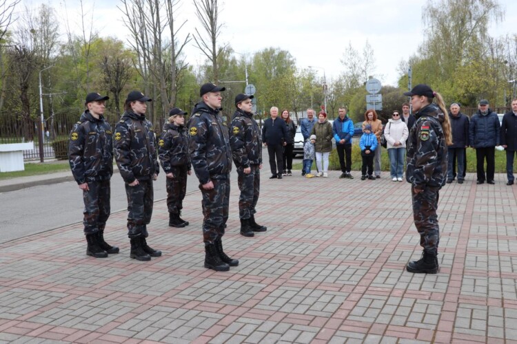В Бобруйске сотрудники УВД провели необычный открытый урок военно-патриотического клуба «Честь»