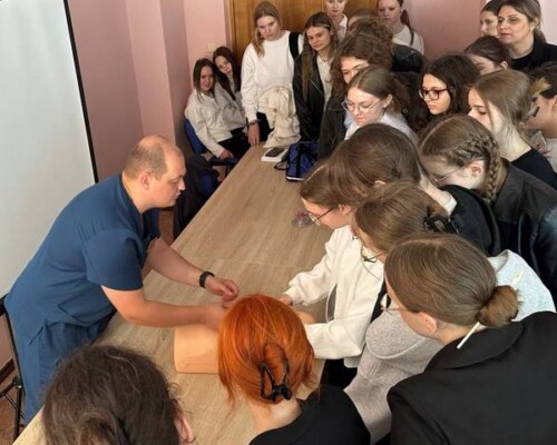 Профориентация: как бобруйских старшеклассников «заряжали» на профессию врача