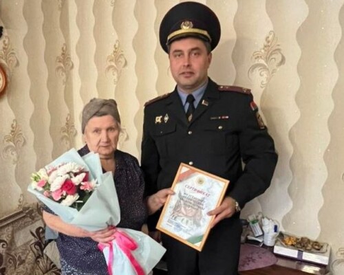 С уважением и заботой. Сотрудники Департамента охраны пришли с подарками к блокадницам Ленинграда