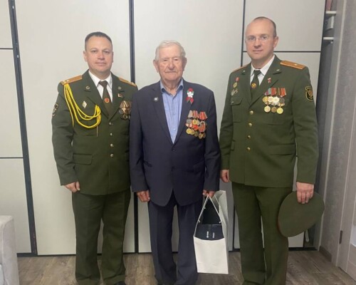 Связь поколений: офицеры военного комиссариата Бобруйска, Бобруйского, Глусского и Кировского районов поздравили ветеранов с наступающим Днем Победы
