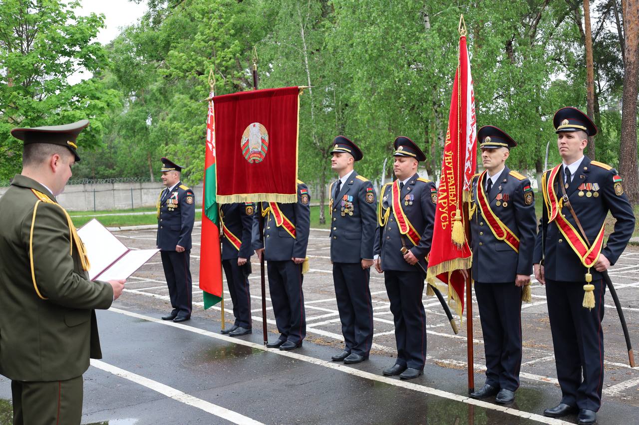 Отдали почести. Торжественное мероприятие ко Дню государственных символов прошло в войсковой части в Бобруйске