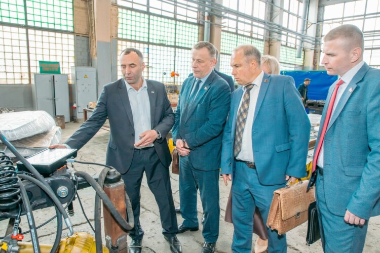Безопасность труда — под строгим контролем: выездное заседание комиссии прошло на базе ОАО «УКХ «Бобруйскагромаш»