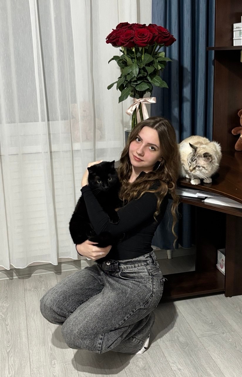 В рубрике «Любимые питомцы». Бобруйская одиннадцатиклассница держит дома двух котов с противоположными характерами