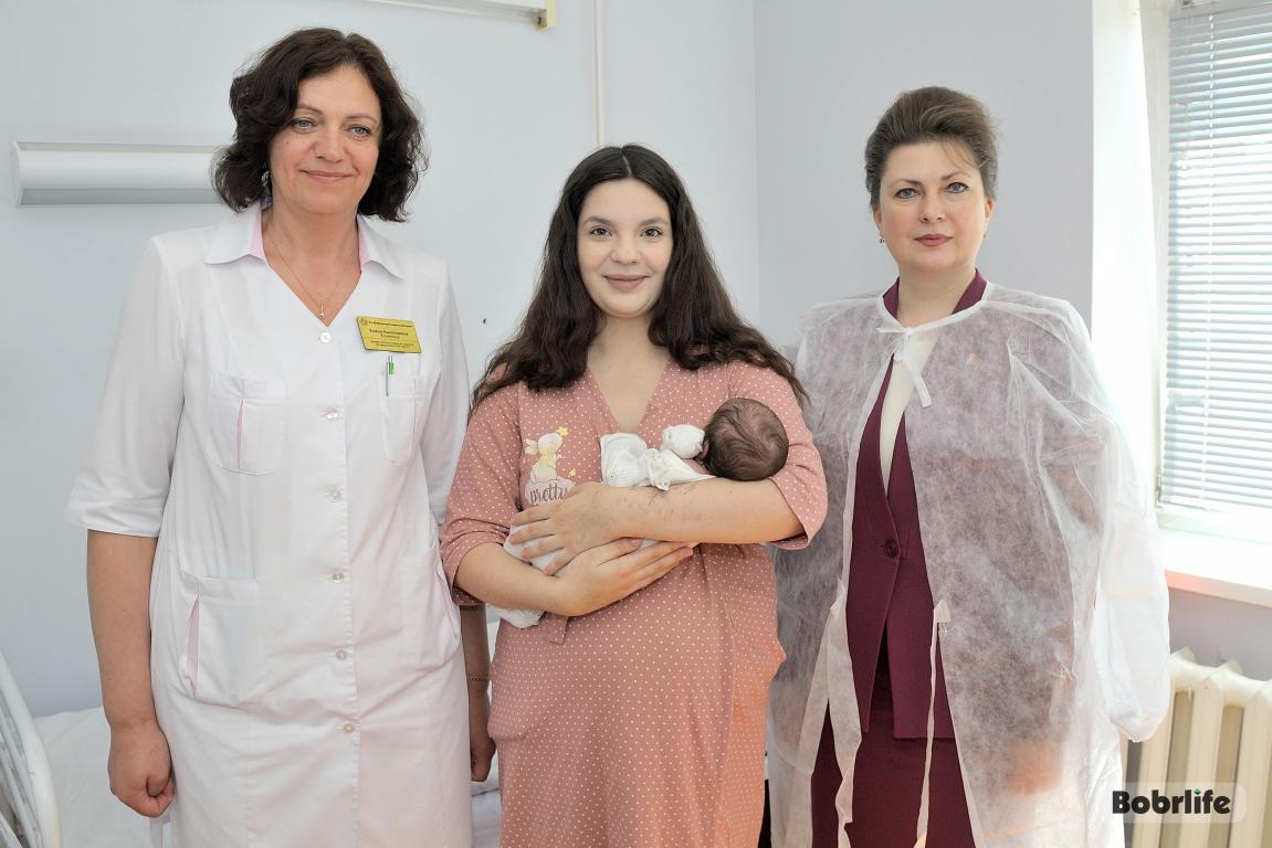 Счастье быть мамой. Ирина Рынейская поздравила бобруйчанку, родившую в День семьи