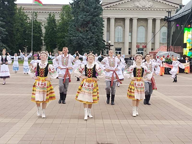 «Культурное единство: Народный ансамбль танца «Юность» выступил на фестивале в Молодечно