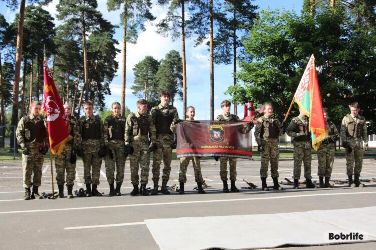 Служить Родине. Выпускники военно-патриотического клуба «Зубр» получили свидетельства об окончании обучения