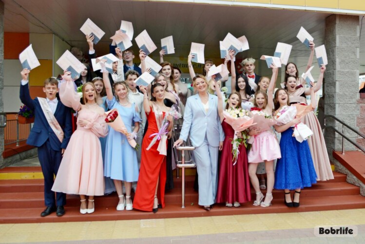 Выпускной в школе №34 Бобруйска. Когда детские воспоминания уступают место взрослым мечтам