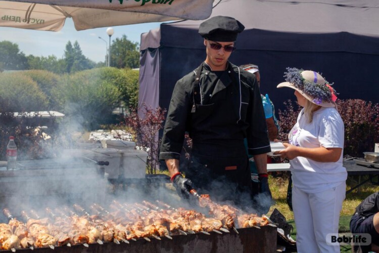 Торговые ряды у «Бобруйск-Арены»: шопинг, вкусы и живое общение