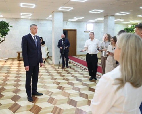«Горячий хайп для беглой оппозиции»: Крутой – о раздутой повестке про трудовых мигрантов в Беларуси