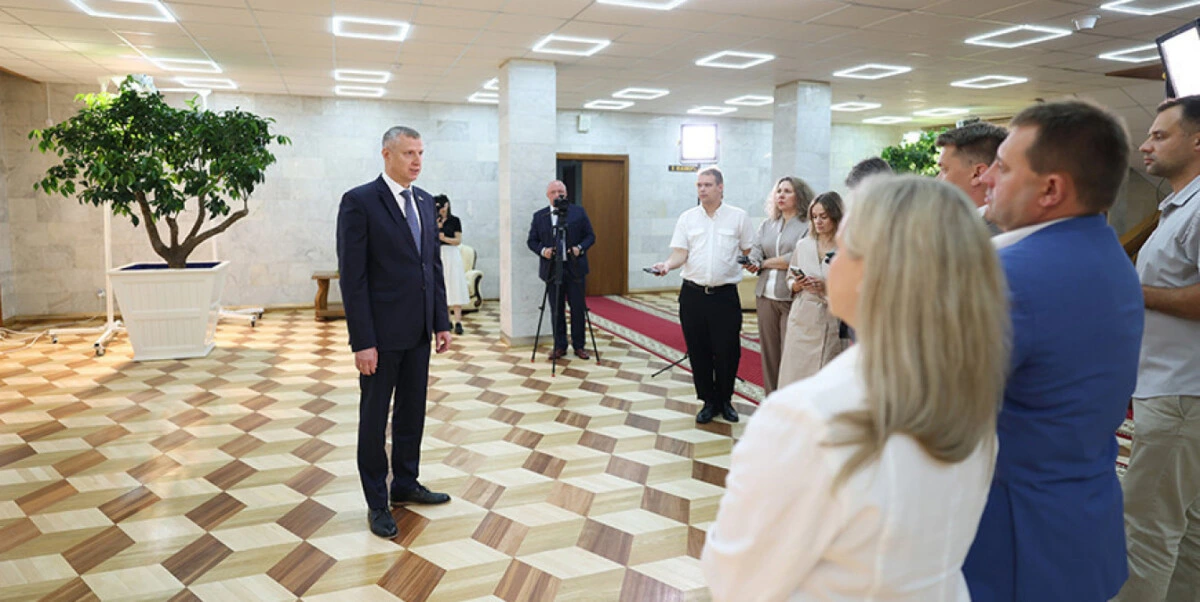 «Горячий хайп для беглой оппозиции»: Крутой – о раздутой повестке про трудовых мигрантов в Беларуси