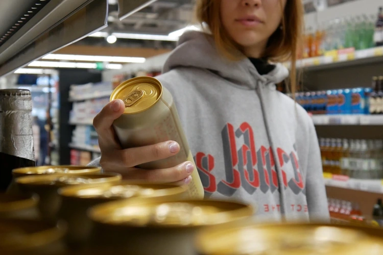 Распитие в общественных местах и вовлечение детей в антиобщественное поведение. Об ответственности взрослых рассказали в прокуратуре Бобруйска