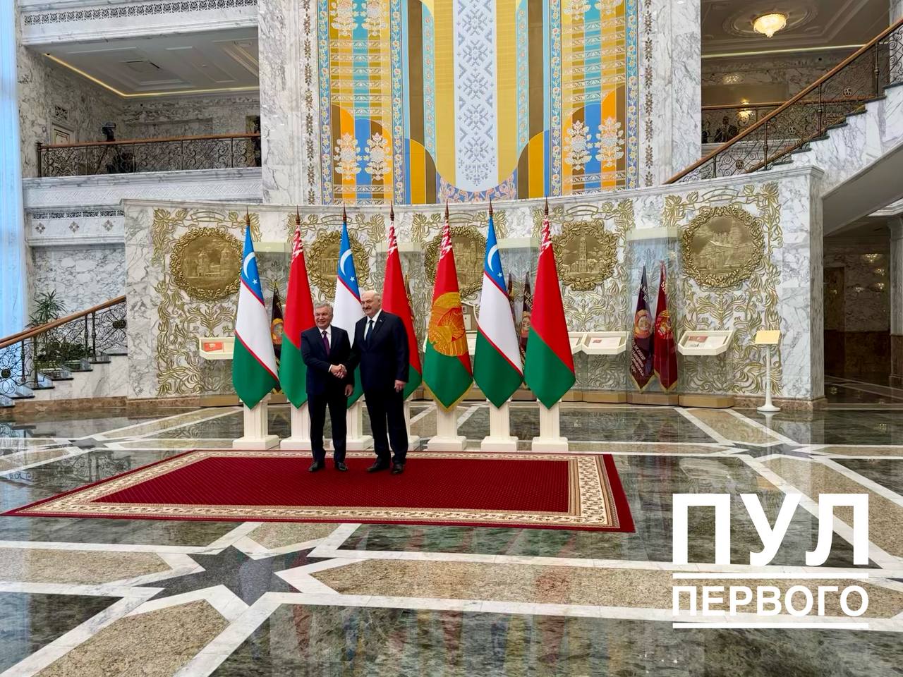 Официальный формат. Александр Лукашенко и Шавкат Мирзиёев встретились для переговоров во Дворце Независимости