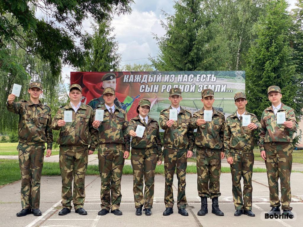 Воспитанники военно-патриотического клуба «Патриот» впервые получили свидетельства о дополнительном образовании