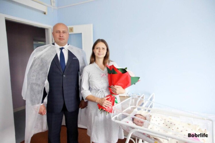 Маленькое чудо в праздник. В Бобруйске поздравили маму, родившую малышку в День Независимости